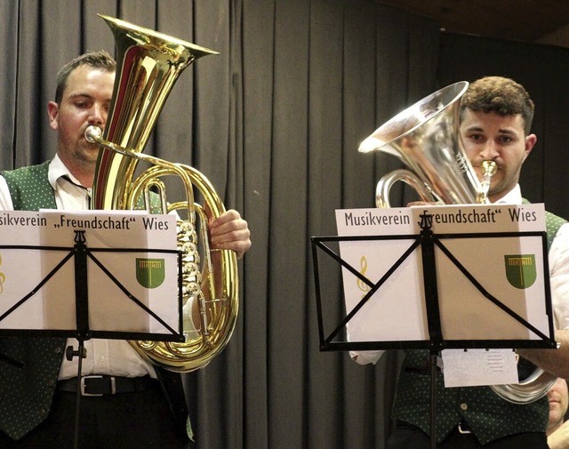 Markus Ritter (links) und Michael Senn... Zugabe des Musikvereins Freundschaft.  | Foto: Yvonne Rnzi