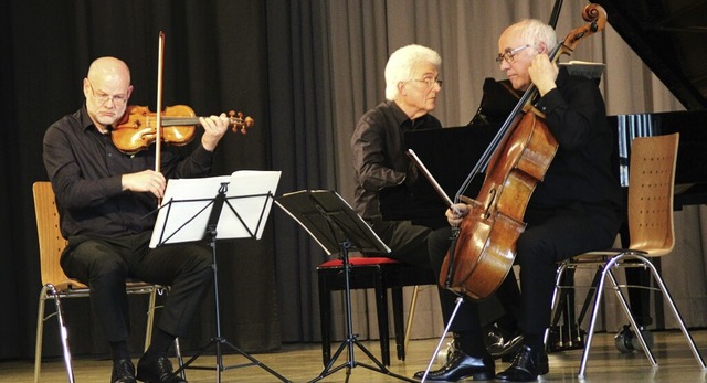 Sebastian Schmidt (von links), Guido H... ihrem Gastspiel im Haus der Begegnung  | Foto: Rolf Reimann