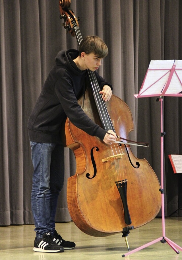 Gro sein ist von Vorteil, wenn man Ko...nton Klein beherrscht sein Instrument.  | Foto: Rolf Reimann