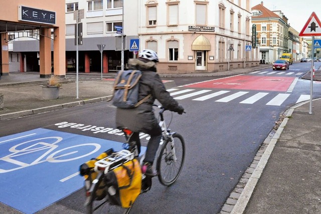 Eine Fahrradstrae wie in Lrrach ist ...rtet, dass andere Kommunen nachziehen.  | Foto: Wolfgang Gckel