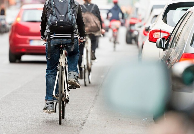 Radfahrer, Fugnger und Autofahrer te...elche die Stadt nun minimieren mchte.  | Foto: Alexander Heinl