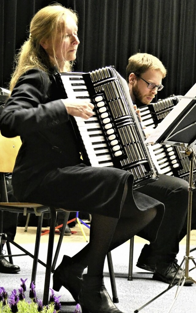 Vera Riedel leitet die Jugendgruppe und spielt selbst im Konzertorchester mit.  | Foto: Sylvia-Karina Jahn