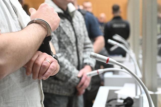 Die meisten Angeklagten im "Reichsbrger"-Prozess in Stuttgart  hllen sich vor Gericht in Schweigen