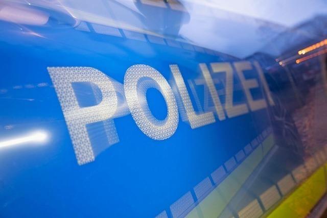 Einbrecher fahren mit Auto in Neuenburger Edeka und stehlen Zigaretten