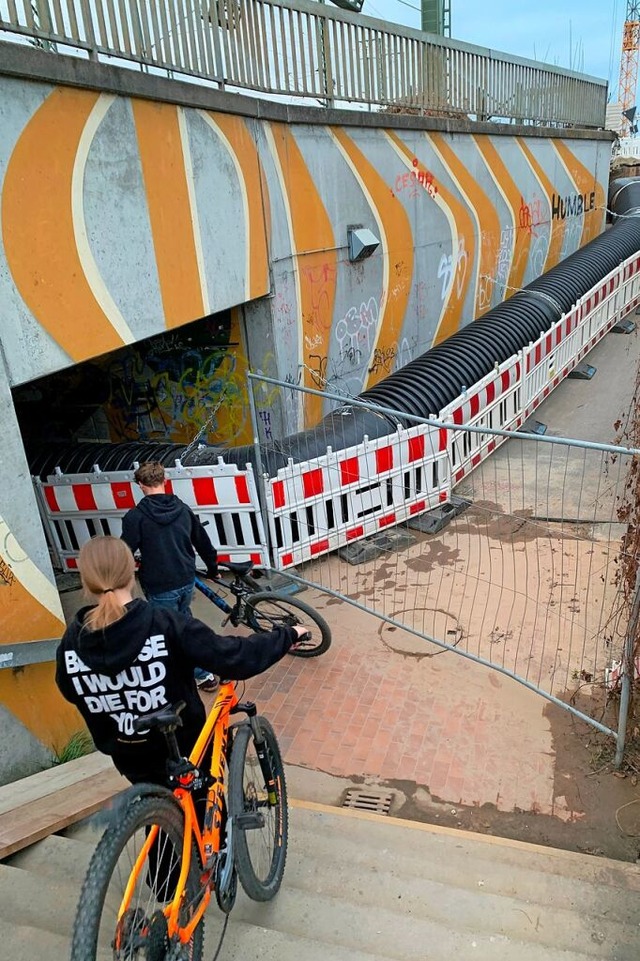 Die alte Unterfhrung wird am Dienstag... oder mit dem Fahrrad unterwegs sind.  | Foto: Simone Hhl