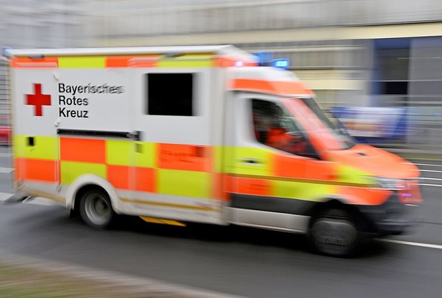 Trotz Reanimation ist der Taucher im Krankenhaus gestorben  | Foto: Peter Kneffel (dpa)