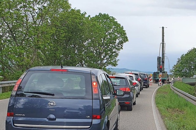 Wie hier in Sexau regelt wegen DB-Bohrungen eine Ampel den Verkehr.  | Foto: Ulrike Strter
