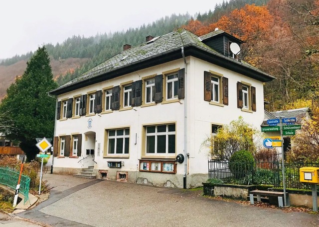 Das alte Rathaus im Zastler muss sanie...unterschiedliche Sanierungsplne vor.   | Foto: Michael Drfler