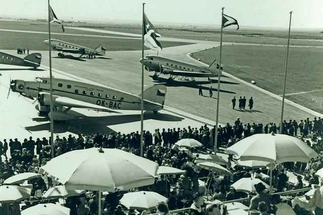 Prager Flughafen  in den 1930ern:  Die...leichen Typs wie die Unglücksmaschine.  | Foto: Privatsammlung Michael Plavec