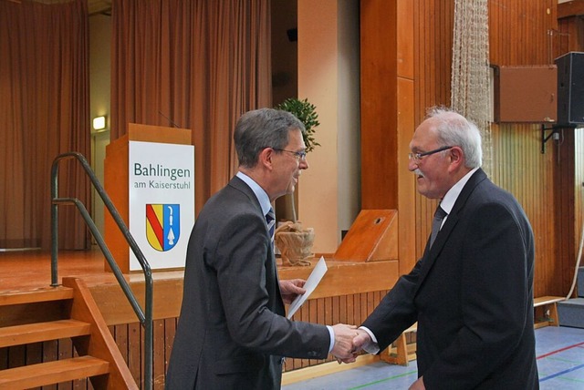 Landrat Hanno Hurth gratuliert dem Vor...lblin zum 75. Geburtstag des Vereins.  | Foto: Christiane Franz