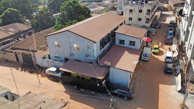 Die ASB Health Clinic in Banjul finanz... der Gesundheitsversorgung der Region.  | Foto: Drive to help