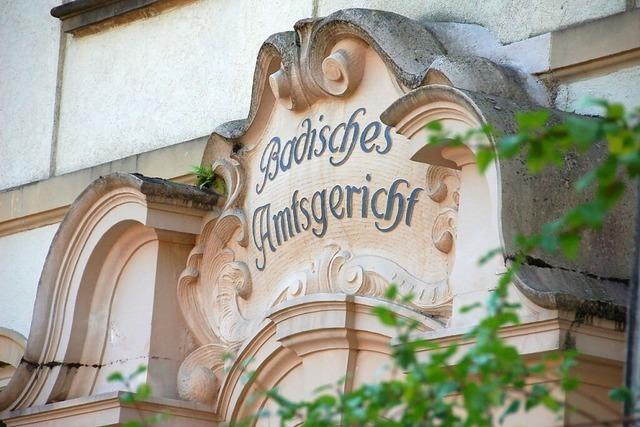 Mann greift eigene Mutter und Polizei an: Amtsgericht Schopfheim verhngt Bewhrungsstrafe