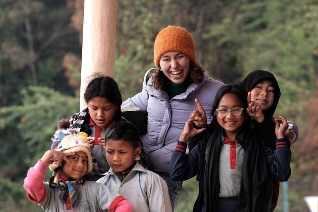 So hilft eine Freiburgerin Kindern in Nepal
