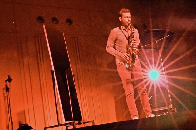 Saxofonist Danylo Dovbysh auf der Bhne der Musikhochschule.  | Foto: Michael Bamberger