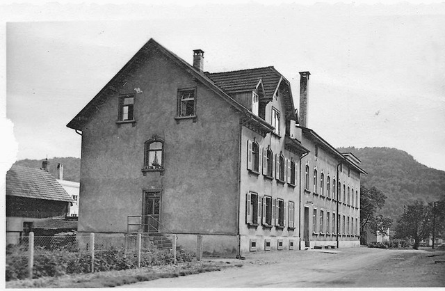 Gewerbe- und Handelsschule in Sckinge...rfhrstrae 13, hier Aufnahme um 1950.  | Foto: Irene Krau