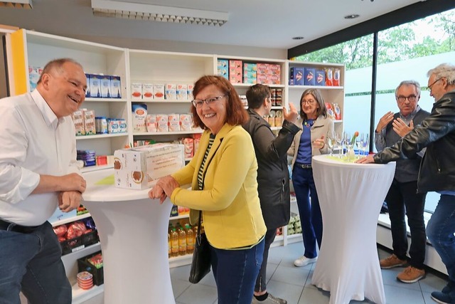 Wo einst Medikamente verkauft wurden, ...tliche bei der offiziellen Einweihung.  | Foto: Christine Weirich