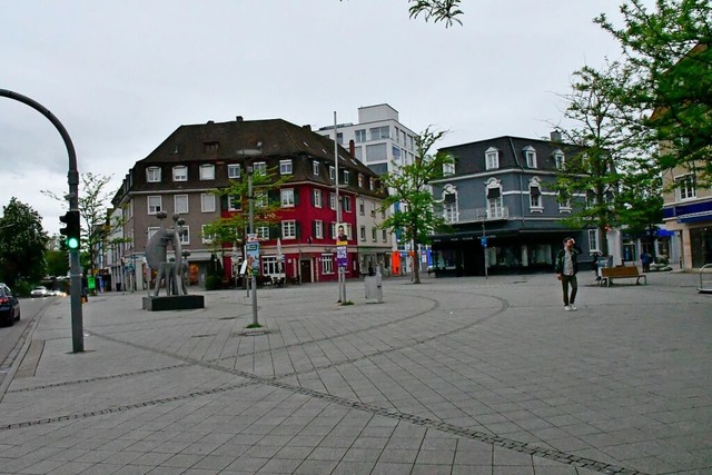 Noch versiegelt, bald eine Stadtoase: der Friedrichplatz  | Foto: Heinz und Monika Vollmar