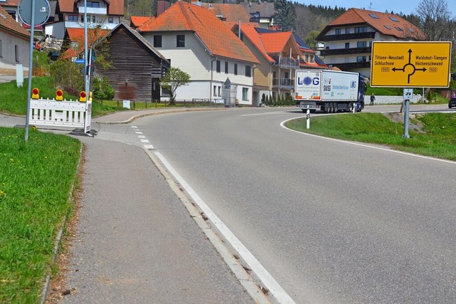 Der Gehweg entlang der L149 soll zu ei...eite von 2,50 Metern ausgebaut werden.  | Foto: Christiane Sahli