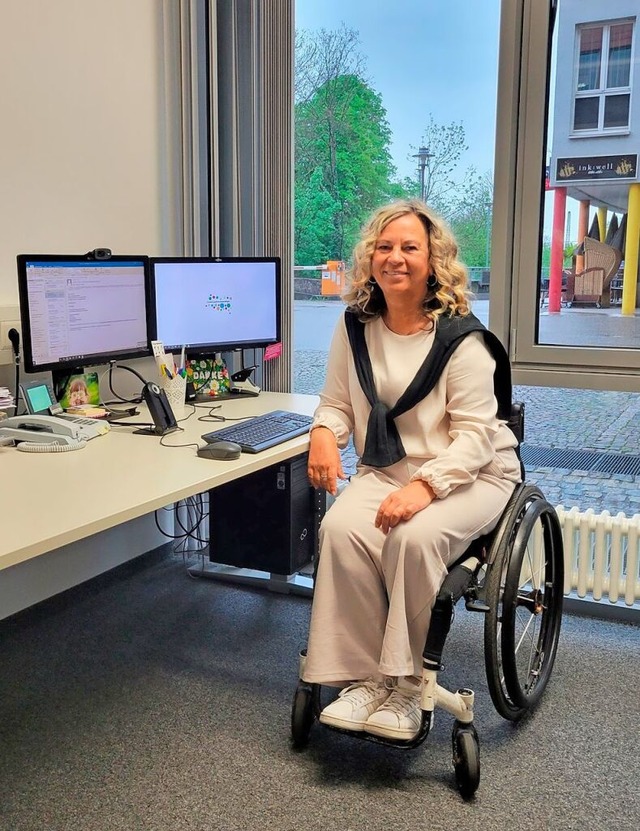 Esther Weber an ihrem Arbeitsplatz im Landratsamt Emmendingen  | Foto: Landratsamt Emmendingen