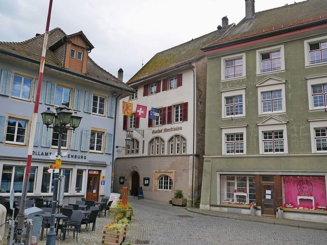 Direkt an der Rheinbrcke liegt das wi...e Gasthaus &#8222;Meerfrulein&#8220;.  | Foto: Michael Gottstein