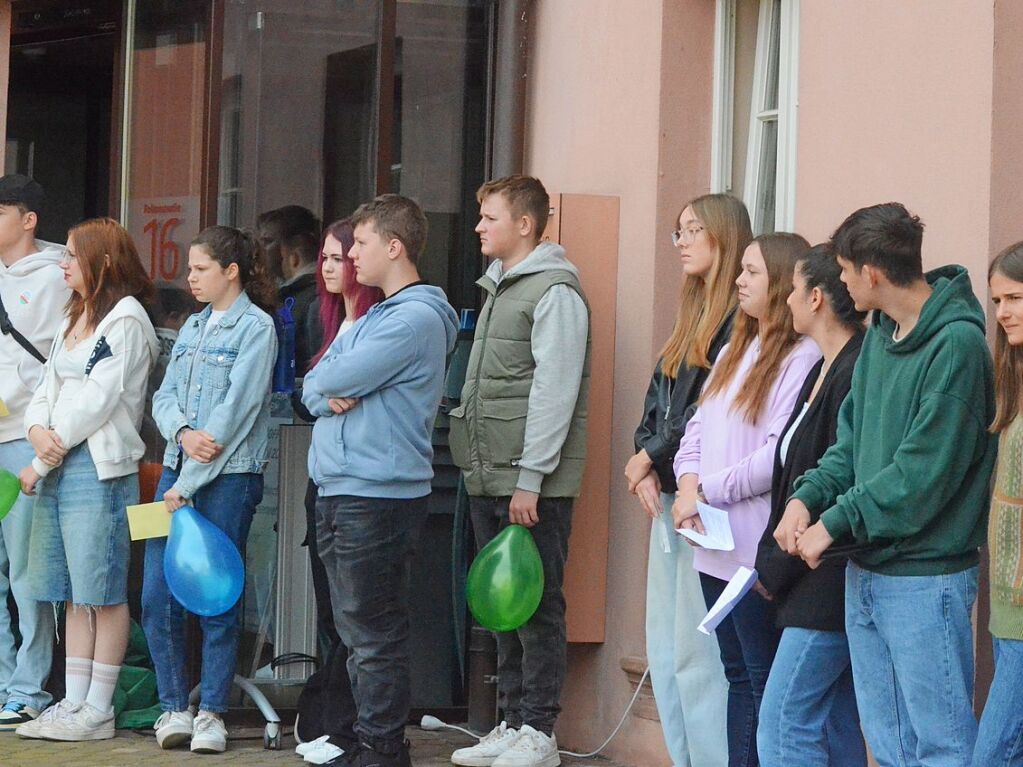 ber 700 Menschen sind am Samstag auf den Ettenheimer Rathausplatz gekommen, um ein Zeichen fr Toleranz, Respekt und Vielfalt zu setzen. Die Eindrcke von der Demonstration in Bildern.