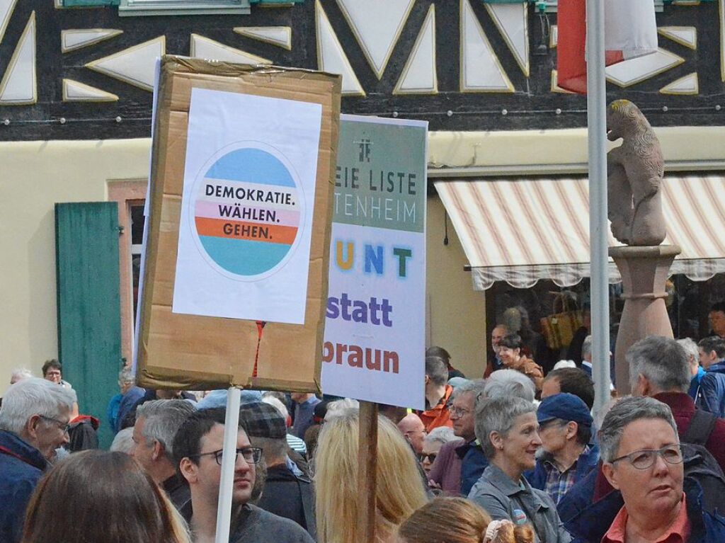 ber 700 Menschen sind am Samstag auf den Ettenheimer Rathausplatz gekommen, um ein Zeichen fr Toleranz, Respekt und Vielfalt zu setzen. Die Eindrcke von der Demonstration in Bildern.