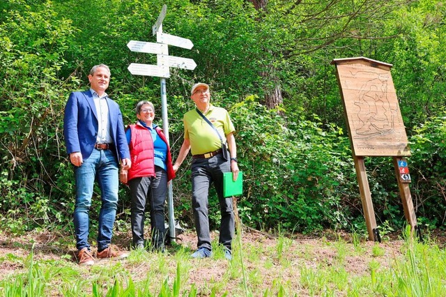 Brgermeister Dirk Harscher, Martina S...s Interesse an der Neubrgerwanderung.  | Foto: Thomas Winckelmann