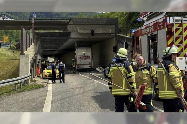 Ein Mllwagen blieb im Wehrer Tunnel stecken