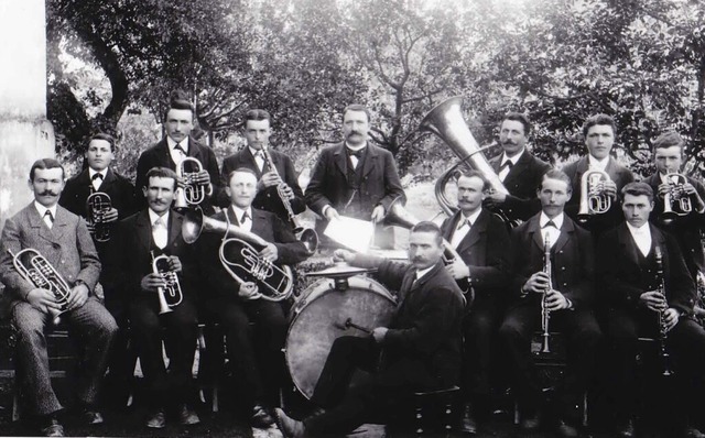 Die Musikkapelle Biederbach in ihrem Grndungsjahr 1899.  | Foto: Verein