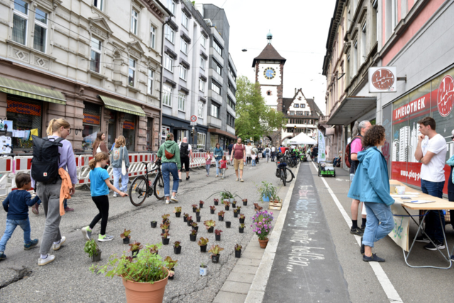 Rad-Aktivisten sperren den Freiburger Schlossbergring