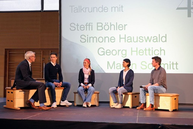 Die Talkrunde mit Moderator Stefan Lub...rderte manch lustige Anekdote zutage.  | Foto: Joachim Hahne