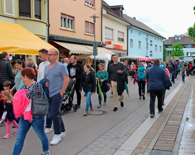 Reges Markttreiben in der Innenstadt  | Foto: Marianne Bader