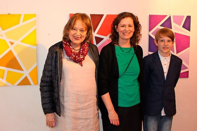 Die Knstlerfamilie mit Elfi M. Schnei...rzunft mit ihren Kunstwerken zu sehen.  | Foto: Marianne Bader