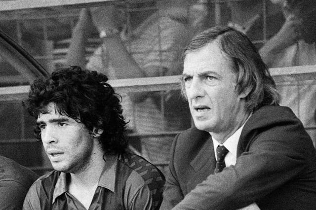 Cesar Luis Menotti (rechts), hier mit Diego Maradona  | Foto: Rene Jean (dpa)