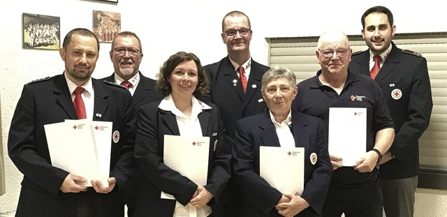 Martin Winkler,  Julia Winkler,  Veron...mon Redling (hinten von links) geehrt.  | Foto: Jutta Schtz