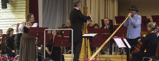 Die Weiler Orchestergesellschaft brach... Stck Alpenwelt in die Mrkter Halle.  | Foto: Roswitha Frey