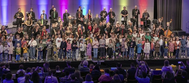 Zeitenwende-Urauffhrung fr Kinder:  ...ilharmonie am Forum unter Rolf Schilli  | Foto: ARMIN KRUEGER