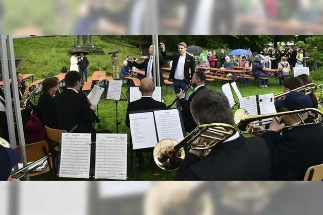 Doppel-Konzert im nassen Rheinpark