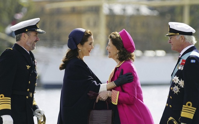 Von links: Dnemarks Frederik und Mary, Schwedens Silvia und Carl Gustaf  | Foto: Ida Marie Odgaard (dpa)