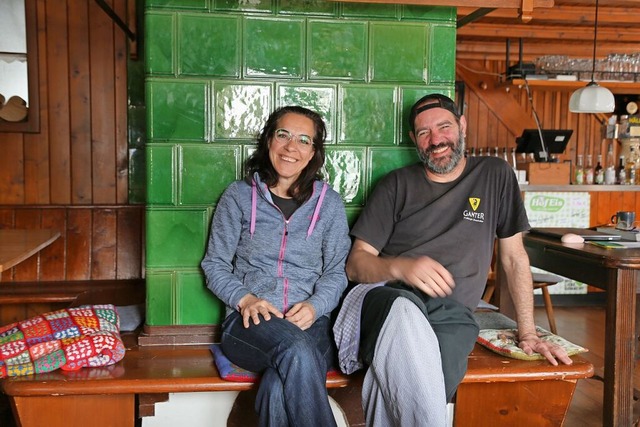 Tina und Frank Poremba betreiben seit 2021 die Erlenbacher Htte.  | Foto: Carolin Johannsen