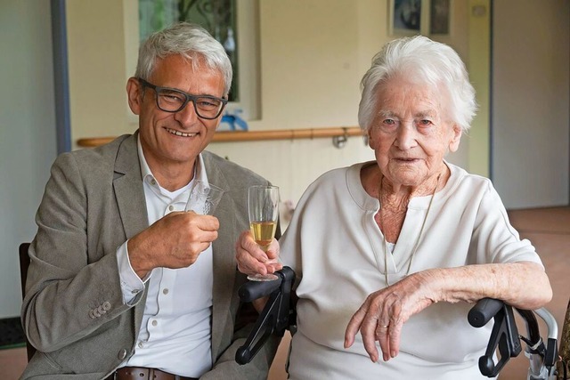 Beeindruckende Lebensgeschichte:  Mit ...in Lffler auf den 104. Geburtstag an.  | Foto: Volker Mnch