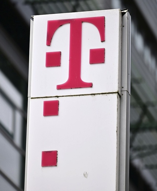 Noch bietet die Telekom die Telefonauskunft an.  | Foto: Martin Schutt (dpa)