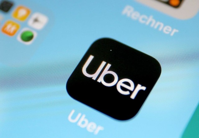 ber den Internet-Taxidienst Uber lass...h Fahrten buchen &#8211; auch per App.  | Foto: Oliver Berg