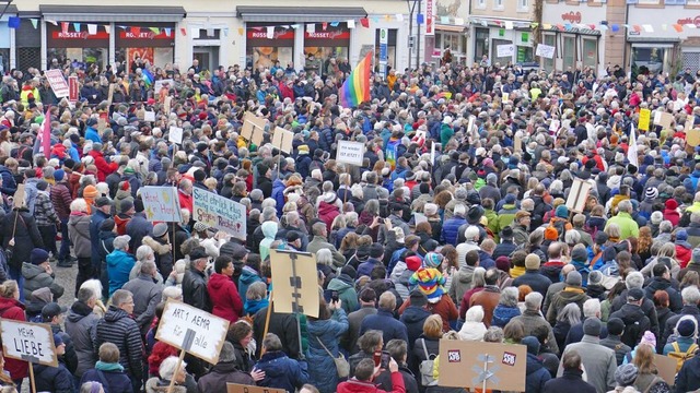 Zur Demonstration am 4. Februar kamen ...nschen auf den Marktplatz Emmendingen.  | Foto: Philipp Peters