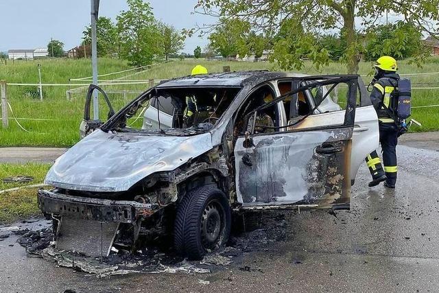 Auto brennt in Griheim aus – Fahrer unverletzt