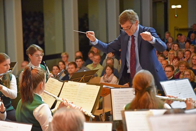 Michael Bockstahler und das Orchester der Musikvereine Freiamt beim Konzert 2018  | Foto: Benedikt Sommer