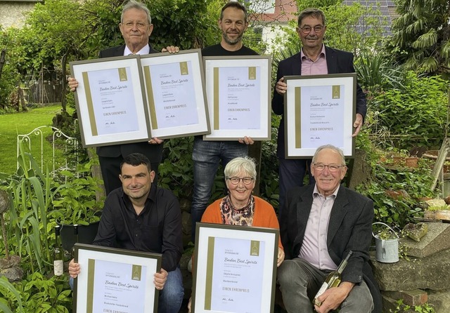 Sechs Ehrenpreise gewannen die Kleinbr...nd den Bezirksvorsitzenden Arno Bader.  | Foto: Gerold Zink