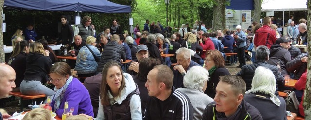 Zur Mittagszeit war viel los auf dem Schlsslefest der Schlossgeister-Zunft.  | Foto: Gerd Leutenecker