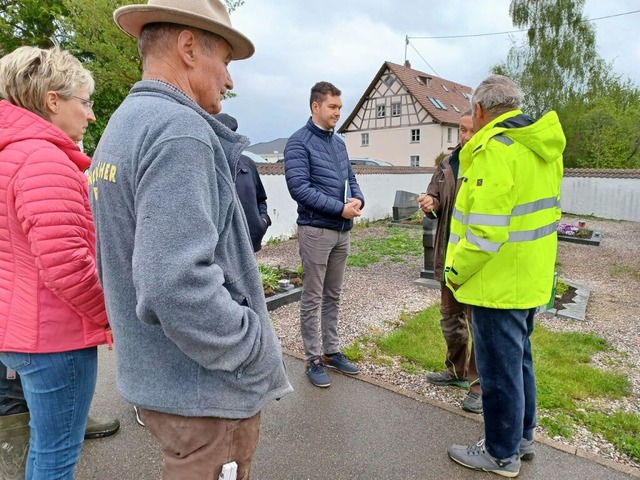 Wutachs Brgermeister Pfliegensdrfer ...ie Gestaltung des Mnchinger Friedhofs  | Foto: Ingord Mann