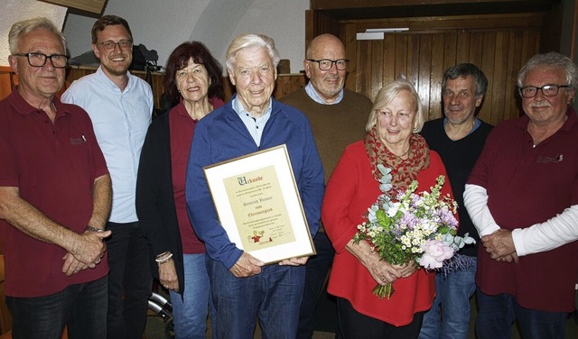 Heiner Benner (vierter von links) ist ...erverein Seniorenzentrum St. Fridolin.  | Foto: Paul Schleer